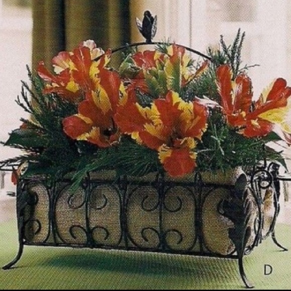 SL@H Acanthus Vintage Handled wire basket with Candle Holders - Picture 7 of 7